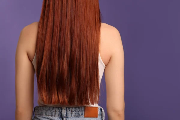 Woman Red Dyed Hair Purple Background Back View — Zdjęcie stockowe