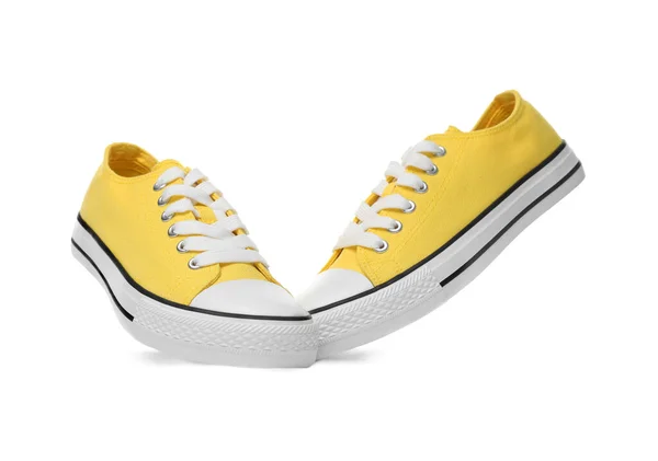 Ζεύγος Από Κίτρινα Κλασικά Παλιά Αθλητικά Παπούτσια Λευκό Φόντο — Φωτογραφία Αρχείου