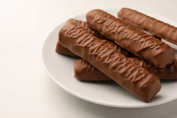 Barres Chocolat Sucrées Savoureuses Sur Table Blanche Gros Plan — Photo