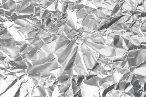 バックグラウンドとしてのしわのある銀箔 クローズアップビュー — ストック写真