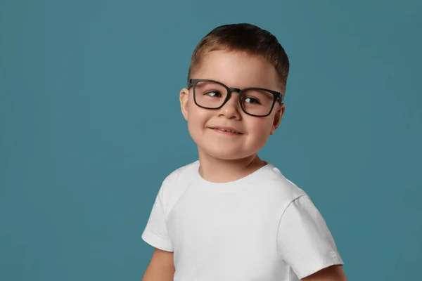 Cute Little Boy Okularach Jasnoniebieskim Tle — Zdjęcie stockowe