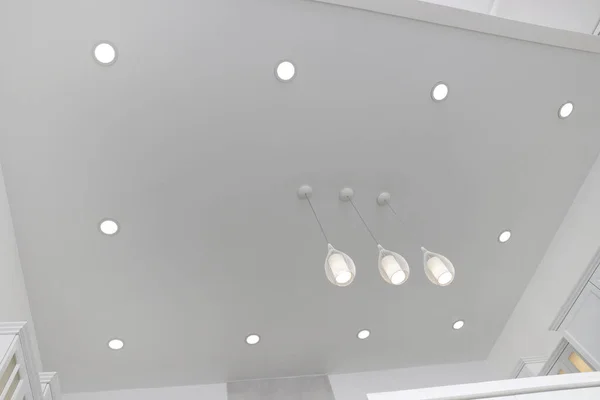 Techo Con Lámparas Modernas Habitación Elegante Vista Ángulo Bajo —  Fotos de Stock