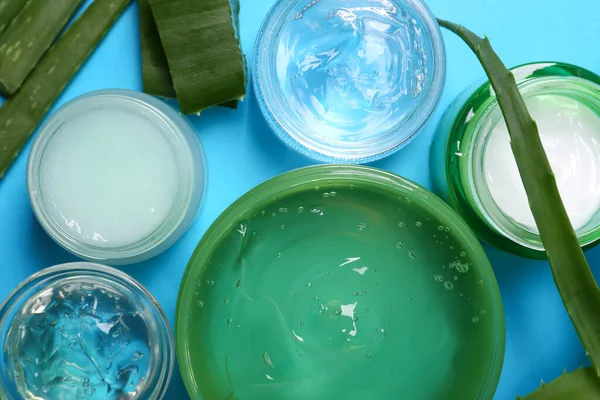 Aloe Diferentes Productos Cosméticos Sobre Fondo Azul Claro Planas — Foto de Stock
