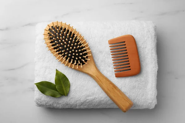 Wooden Hair Comb Brush Terry Towel Green Leaves White Marble — Stock Photo, Image