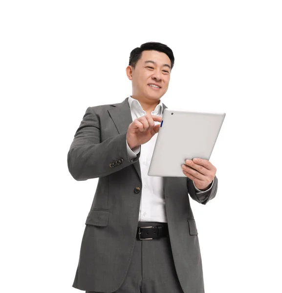 Επιχειρηματίας Κοστούμι Χρησιμοποιώντας Tablet Λευκό Φόντο Προβολή Χαμηλής Γωνίας — Φωτογραφία Αρχείου