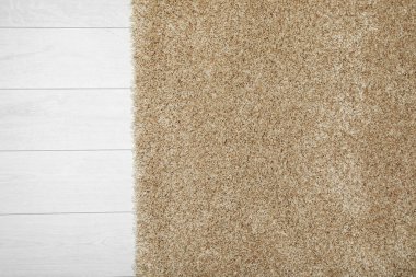 Zeminde güzel bej halı, üst manzara. Metin için boşluk