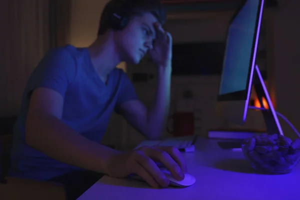 Teenage Boy Using Computer Room Night Focus Hand Internet Addiction — Zdjęcie stockowe