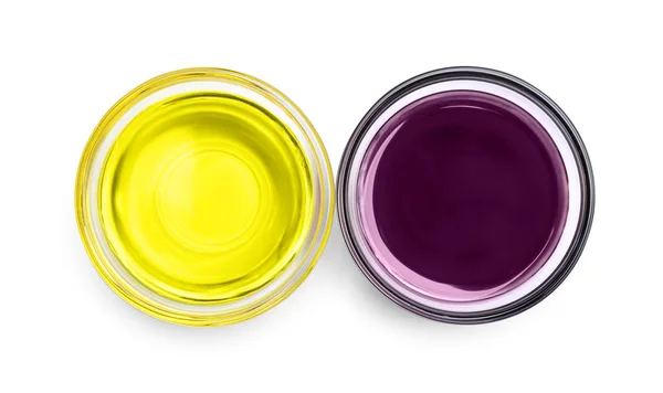 Glasschalen Mit Gelber Und Lila Lebensmittelfarbe Auf Weißem Hintergrund Ansicht — Stockfoto