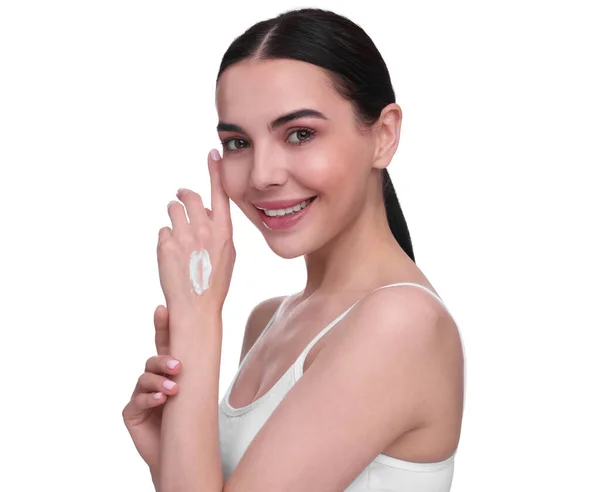 Mulher Bonita Com Esfregaço Creme Corporal Mão Contra Fundo Branco — Fotografia de Stock