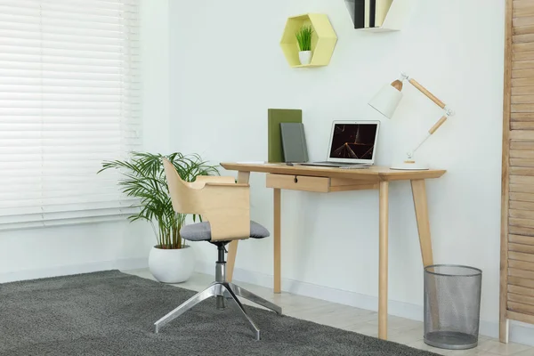 Cozy Workspace Modern Laptop Desk Comfortable Chair Home — Fotografia de Stock