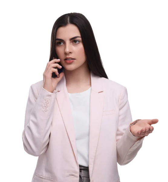 Schöne Junge Geschäftsfrau Spricht Auf Smartphone Vor Weißem Hintergrund — Stockfoto