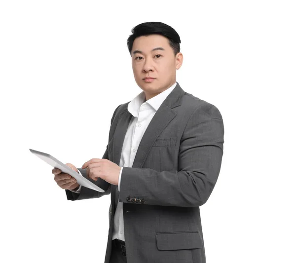 Üzletember Öltönyben Tabletta Fehér Alapon — Stock Fotó