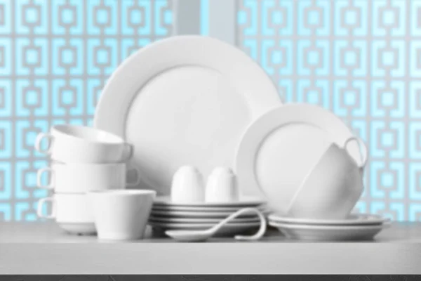 Набір Чистого Посуду Фокус Порожньому Кам Яному Столі — стокове фото