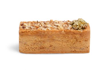 Beyaz üzerine izole edilmiş lezzetli katmanlı ballı kek.