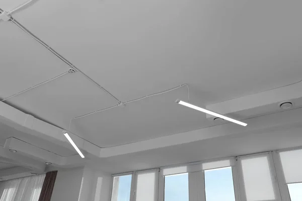 White Ceiling Modern Lighting Office — Foto de Stock