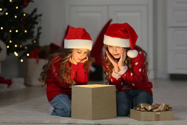 Cute Little Girls Christmas Gift Home Magic Atmosphere — Stock Photo, Image