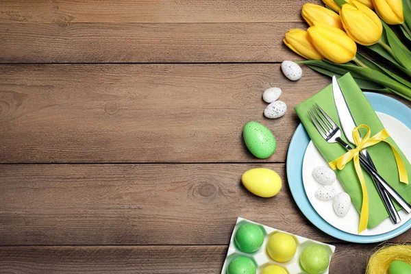 Boyalı Yumurta Laleli Şenlik Masası Yazı Için Yeri Olan Düz — Stok fotoğraf