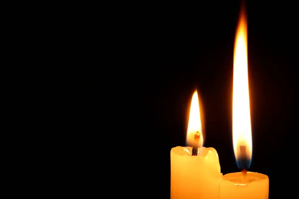 Κάψιμο Κεριών Μαύρο Φόντο Κοντινό Πλάνο Χώρος Για Κείμενο — Φωτογραφία Αρχείου