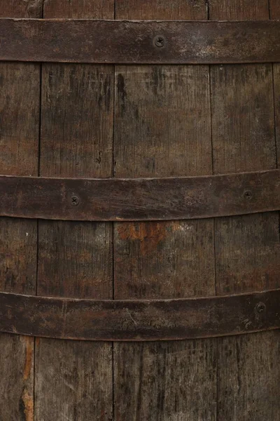 バックグラウンドとして伝統的な木製の樽を閉じます ワイン造り — ストック写真