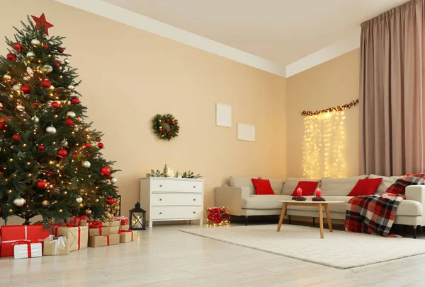 Beautiful Tree Decorated Christmas Room Stylish Furniture Interior Design — Stok fotoğraf