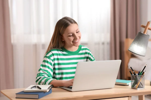 Online Learning Smiling Teenage Girl Typing Laptop Home — Stockfoto