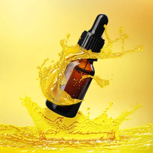 Flasche Kosmetikprodukt Mit Ätherischem Und Spritzt Auf Goldenem Hintergrund Herum — Stockfoto