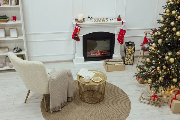 Living Room Interior Beautiful Christmas Tree Festive Decor — Stok fotoğraf