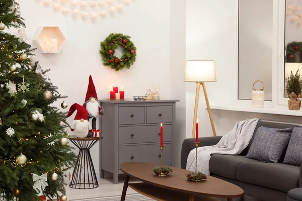 Bela Árvore Natal Decoração Sala Estar Design Interiores — Fotografia de Stock