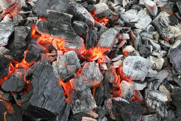 背景として多くの製錬石炭 トップビュー — ストック写真