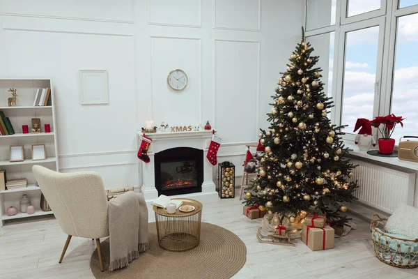 Living Room Interior Beautiful Christmas Tree Festive Decor — стоковое фото