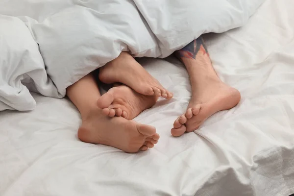 Namiętna Para Uprawiająca Seks Łóżku Zbliżenie Nóg — Zdjęcie stockowe