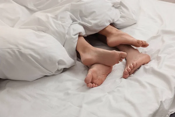 Παθιασμένο Ζευγάρι Που Κάνει Σεξ Στο Κρεβάτι Κοντινό Πλάνο Ποδιών — Φωτογραφία Αρχείου