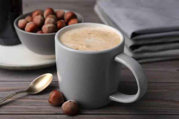 Ahşap Masada Fındık Pekmezli Bir Fincan Lezzetli Kahve Yakın Plan — Stok fotoğraf