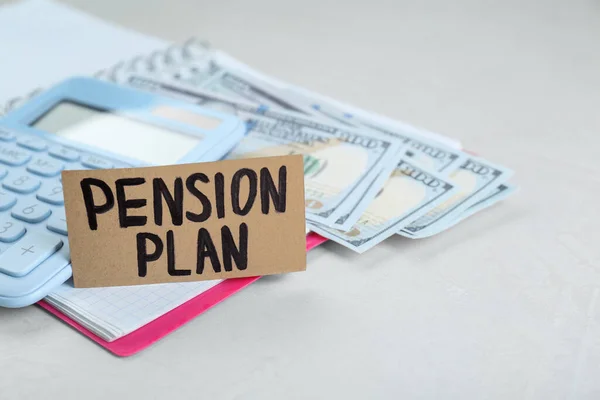 Cartão Com Palavras Pension Plan Notas Calculadora Caderno Sobre Mesa — Fotografia de Stock