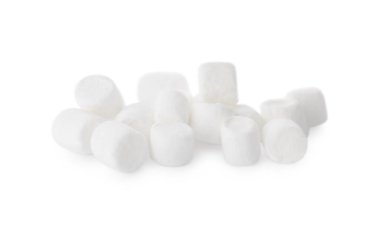 Lezzetli puf puf şekerlemeleri beyaza izole edilmiş.