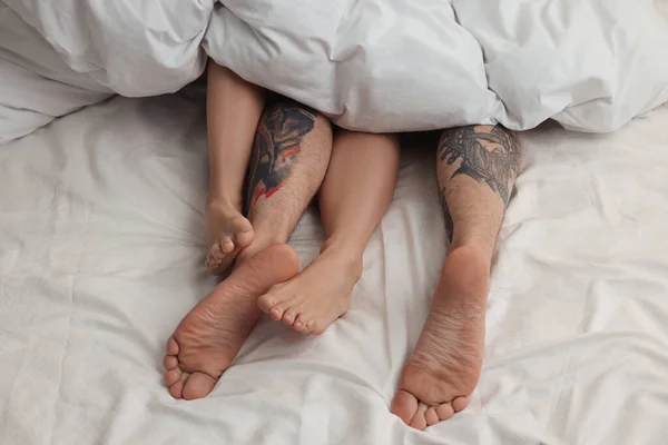 Casal Apaixonado Fazendo Sexo Cama Close Pernas — Fotografia de Stock