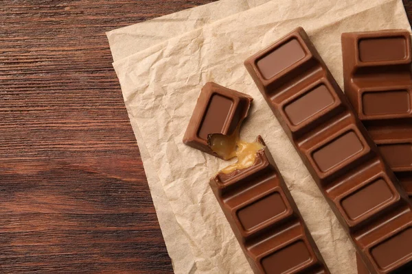 Smaklig Chokladkaka Träbord Ovanifrån Plats För Text — Stockfoto