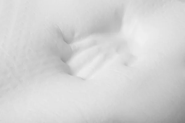 Cuscino Schiuma Memoria Con Impronta Mano Sfondo Bianco Primo Piano — Foto Stock
