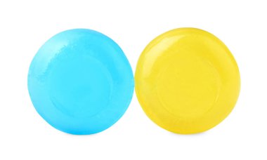 Beyaz üzerine izole edilmiş öksürük pastili. Boğaz ağrısı.