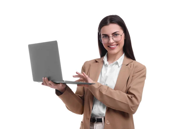 Όμορφη Ευτυχισμένη Επιχειρηματίας Χρησιμοποιώντας Φορητό Υπολογιστή Λευκό Φόντο — Φωτογραφία Αρχείου