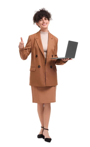 Όμορφη Ευτυχισμένη Επιχειρηματίας Φορητό Υπολογιστή Δείχνει Αντίχειρες Επάνω Λευκό Φόντο — Φωτογραφία Αρχείου