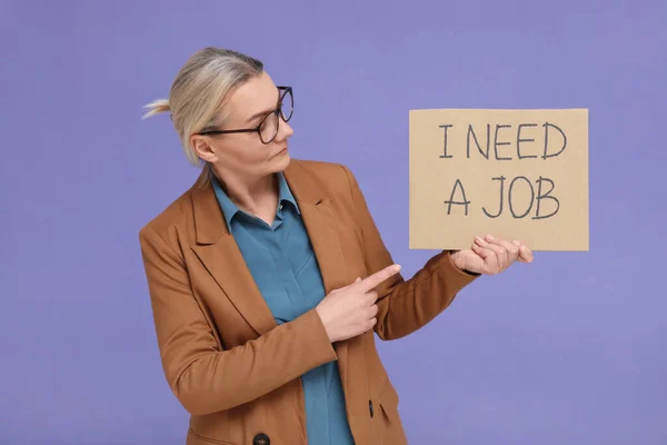 Unemployed Senior Woman Pointing Cardboard Sign Phrase Need Job Purple — Stock Photo, Image