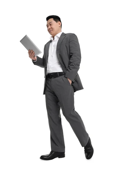 白い背景のタブレットに合わせてビジネスマン 低角度ビュー — ストック写真