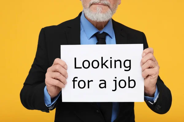 Unemployed Senior Man Holding Cardboard Sign Phrase Looking Job Yellow — Stock Photo, Image