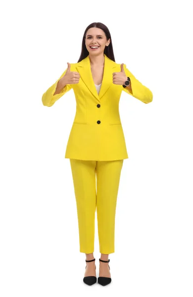 Krásná Šťastná Podnikatelka Žlutém Obleku Ukazující Palce Nahoru Bílém Pozadí — Stock fotografie
