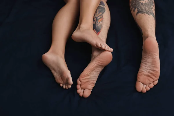 Gepassioneerd Paar Met Seks Bed Close Van Benen — Stockfoto