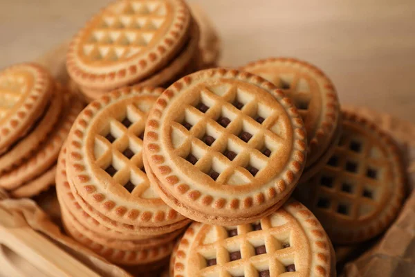 Tasty Sandwich Cookies Cream Wooden Tray Closeup — Stock Photo, Image