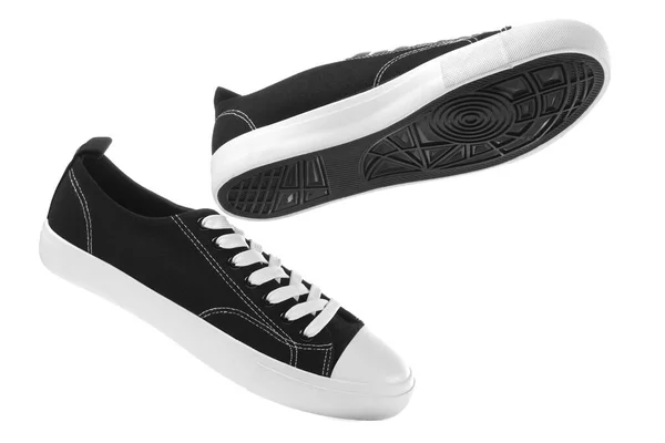 Beyazlara Izole Edilmiş Siyah Eski Moda Spor Ayakkabılar — Stok fotoğraf