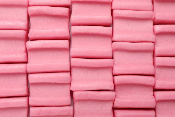 おいしいピンクのチューインガムを背景に トップビュー — ストック写真