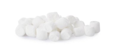 Lezzetli puf puf şekerlemeleri beyaza izole edilmiş.